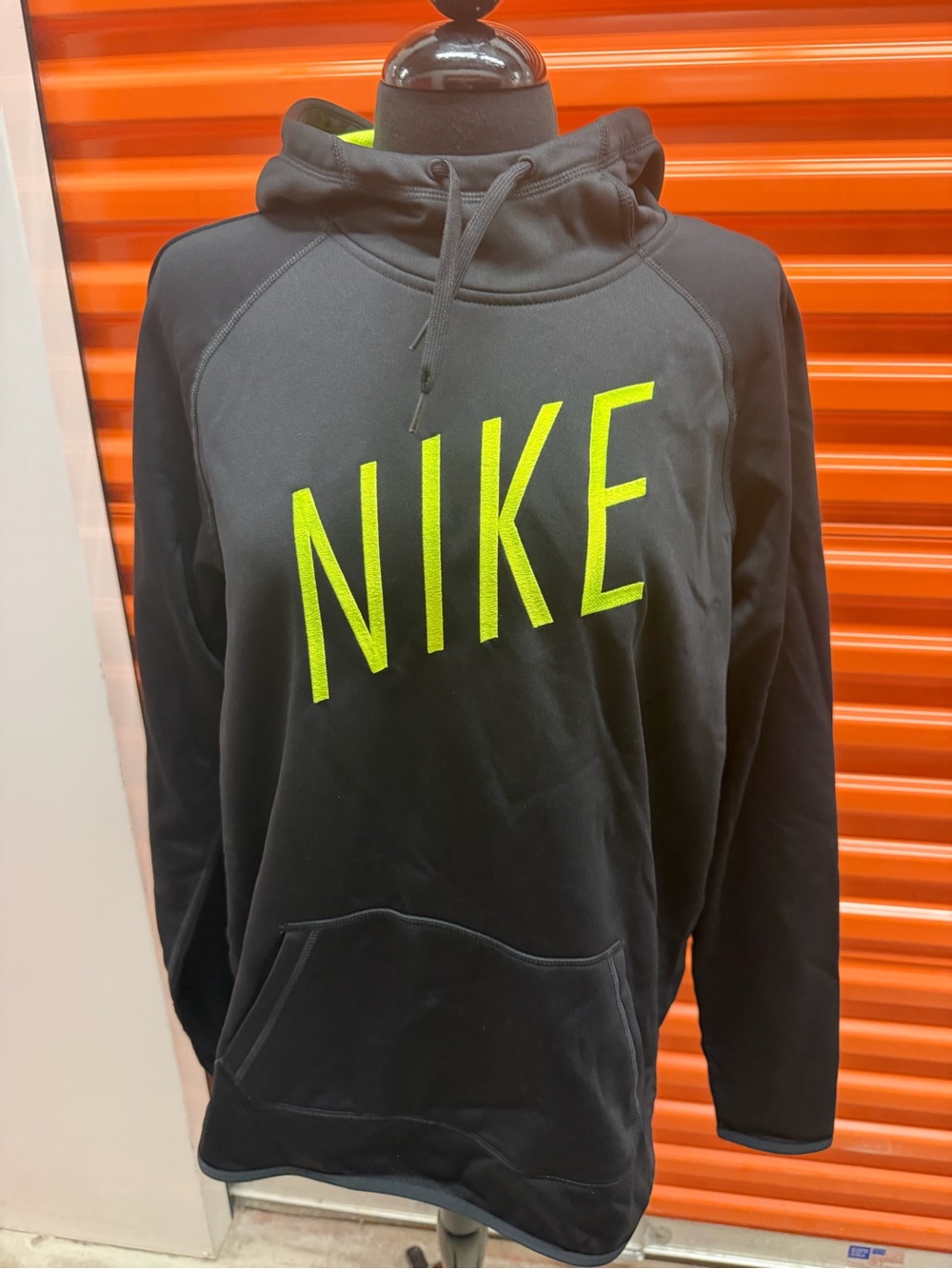 NWT Nike Women Therma Black Hoodie with Neon Green Logo 803449 010 Size XL